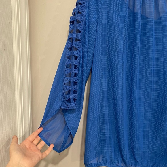 •2/$35• NWOT Alyx Sheer Blue Blouse with Matching Cami - Picture 3 of 5